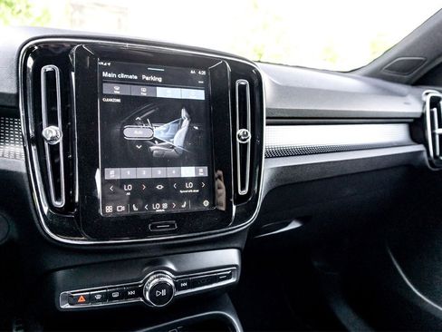 Used 2021 Volvo XC40 P8 Recharge image 23