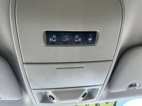 Used 2012 Chrysler Town & Country Touring w/ Entertainment Group #1 FWD image 30