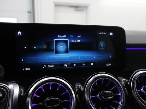 Used 2022 Mercedes-Benz GLB 35 AMG 4MATIC image 11