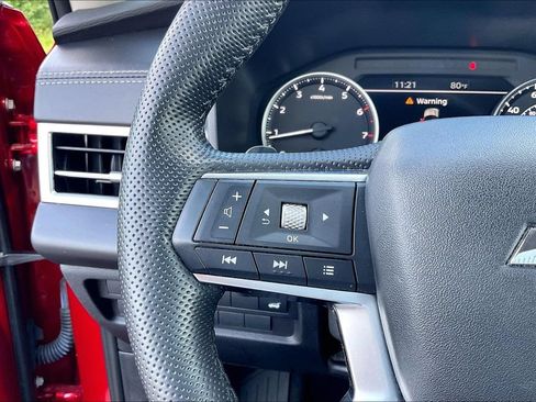 Used 2024 Mitsubishi Outlander SE FWD image 17