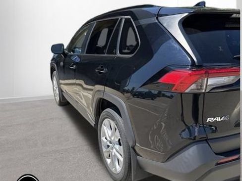 Used 2019 Toyota RAV4 XLE Premium w/ Cold Weather Package AWD/4WD image 6