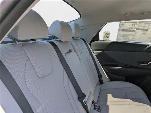 New 2025 Hyundai Elantra Limited image 21