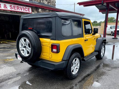 Used 2019 Jeep Wrangler Sport AWD/4WD image 7