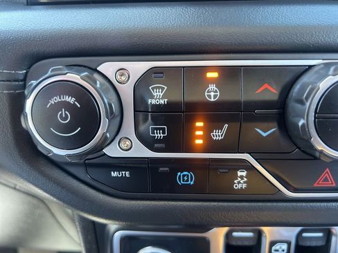 Used 2025 Jeep Wrangler Unlimited Sahara AWD/4WD image 60