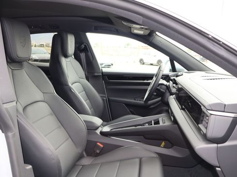 New 2026 Porsche Macan 4 Electric AWD/4WD image 24