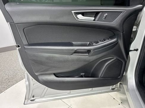 Used 2018 Ford Edge SE FWD image 8