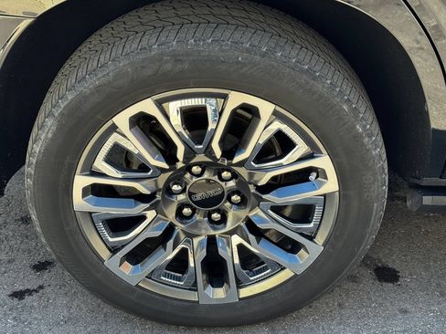 Used 2023 GMC Yukon Denali Ultimate AWD/4WD image 49