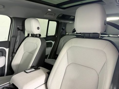 Used 2025 Land Rover Defender 110 S AWD/4WD image 6