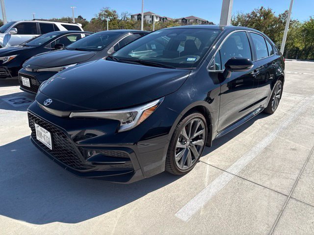 Used 2025 Toyota Corolla SE FWD image 2