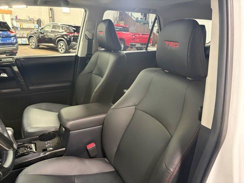 Used 2024 Toyota 4Runner TRD Off-Road Premium w/ Moonroof Package AWD/4WD image 29