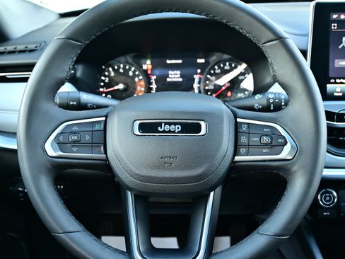 Used 2025 Jeep Compass Limited AWD/4WD image 18