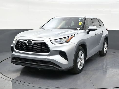 Used 2020 Toyota Highlander L FWD image 8