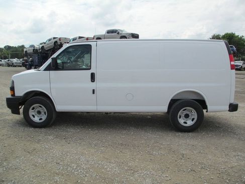 New 2026 GMC Savana 2500 w/ Driver Convenience Package RWD image 7
