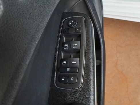 Used 2023 Chrysler 300 Touring L image 27