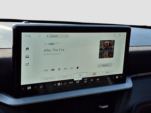 Used 2025 Ford Explorer ST-Line w/ ST-Line Street Pack image 10