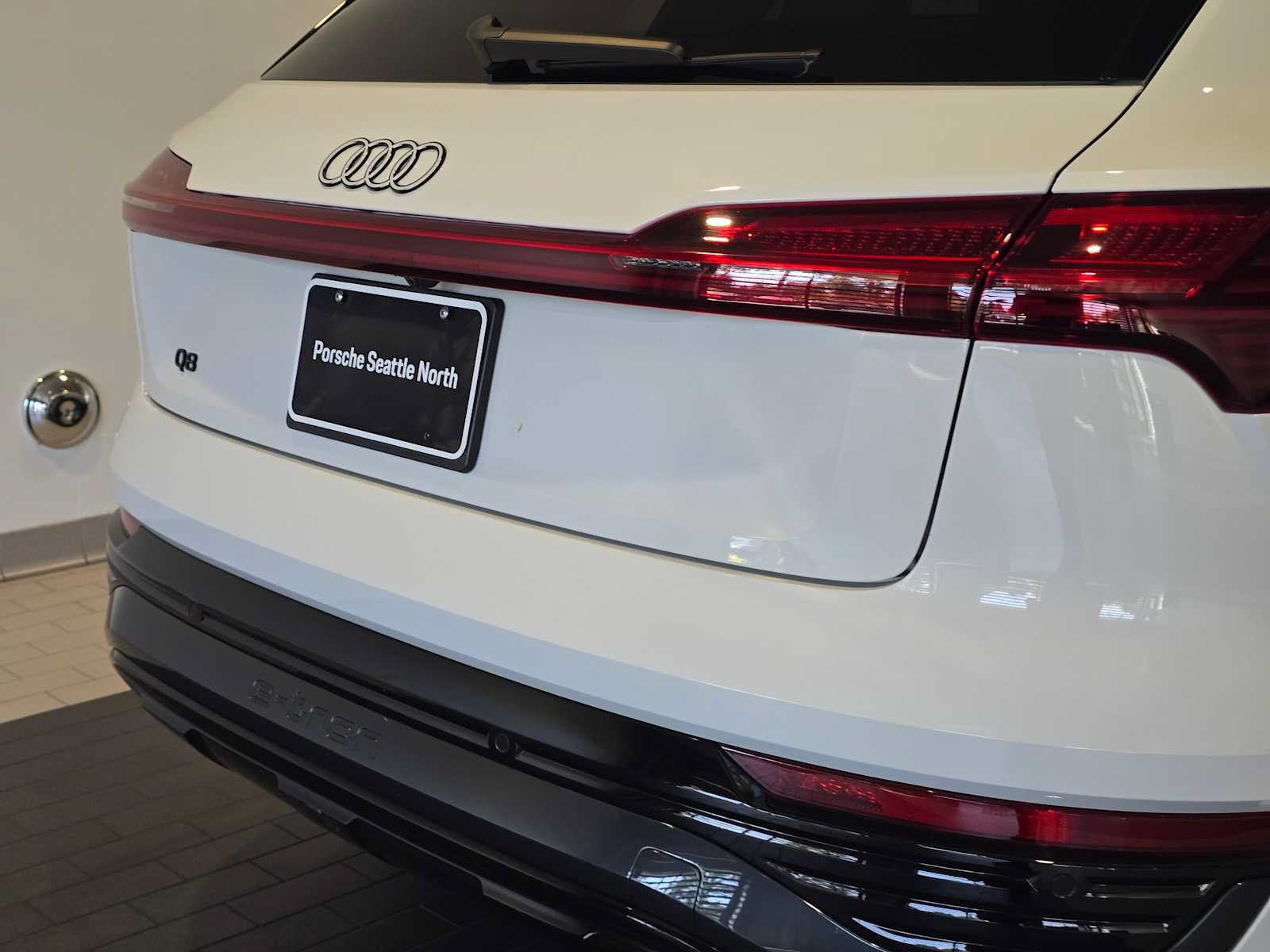 Used 2024 Audi Q8 e-tron Premium Plus w/ Premium Plus Package AWD/4WD image 14