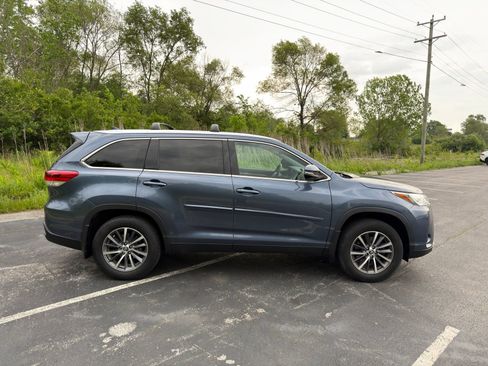 Used 2019 Toyota Highlander XLE AWD/4WD image 9