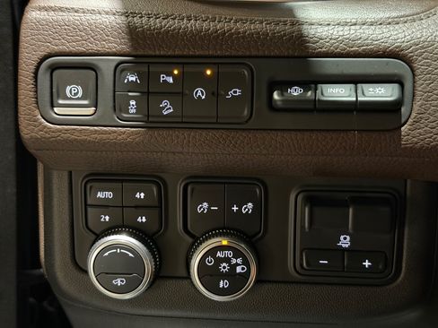 Used 2021 GMC Yukon XL Denali w/ Denali Ultimate Package AWD/4WD image 38