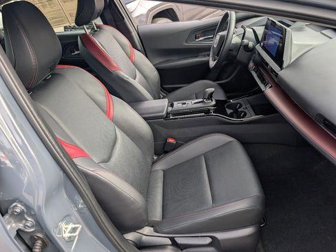 Used 2025 Toyota Prius Plug-In Hybrid image 8