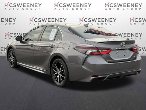 Used 2023 Toyota Camry SE image 3
