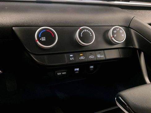 Used 2024 Hyundai Elantra SE FWD image 24