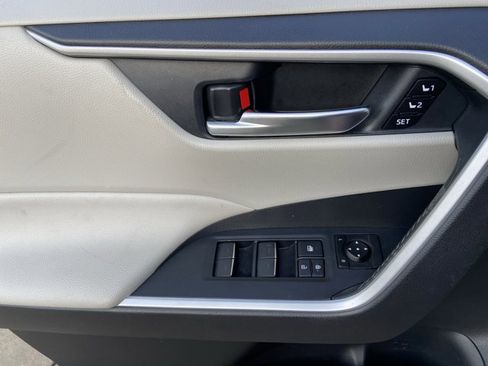 Used 2022 Toyota RAV4 XLE Premium image 49