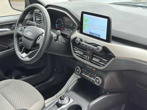 Used 2021 Ford Escape SE w/ SE Sport Appearance Package image 29