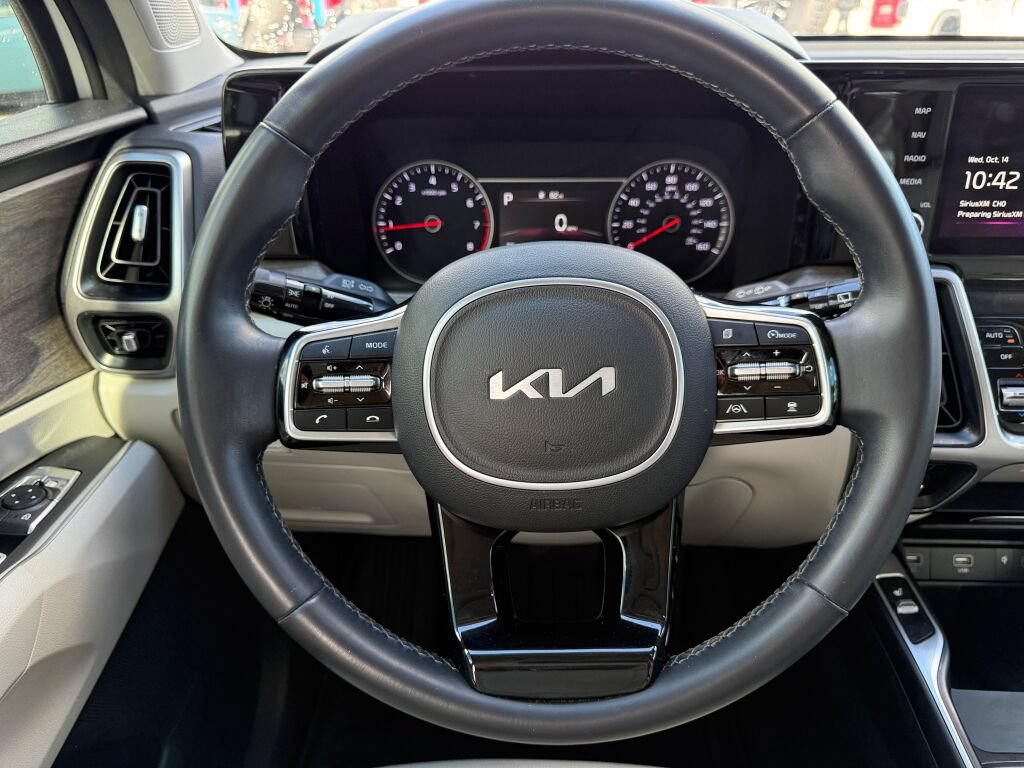 Used 2023 Kia Sorento EX w/ Panoramic Sunroof Package FWD image 15