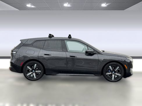 Used 2022 BMW iX xDrive50 w/ Premium Package image 8