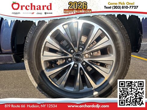 Used 2017 Lincoln Navigator Select image 11