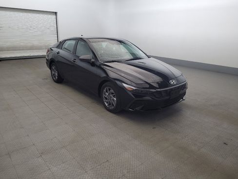 Used 2024 Hyundai Elantra SEL FWD image 13