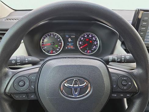 Used 2020 Toyota RAV4 XLE FWD image 24