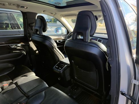 Used 2018 Volvo XC90 T6 Momentum w/ Convenience Package image 22