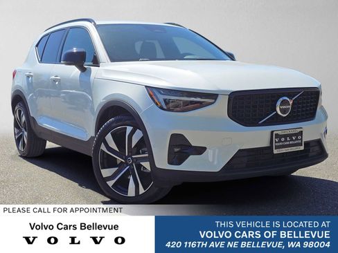 Used 2026 Volvo XC40 B5 Plus w/ Climate Package AWD/4WD image 1