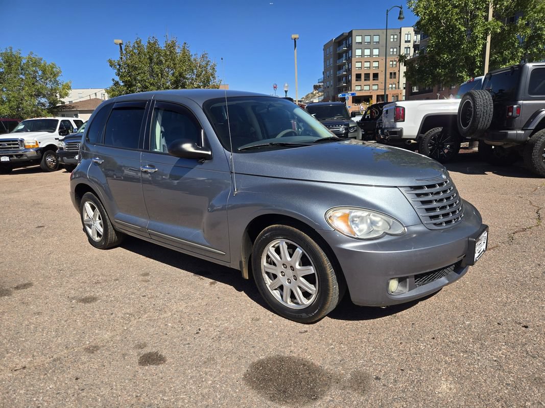 Used 2009 Chrysler PT Cruiser Touring FWD image 2