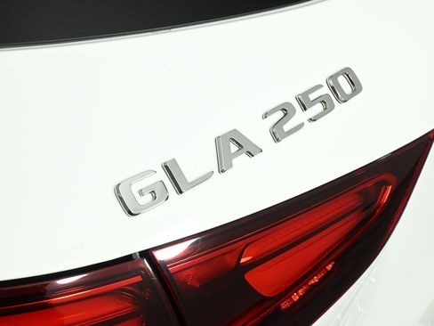 Certified 2025 Mercedes-Benz GLA 250 image 28