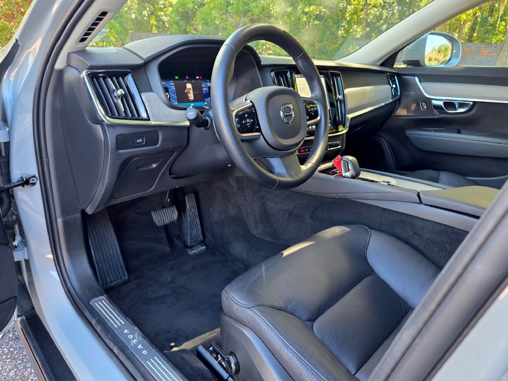 Used 2025 Volvo V90 B6 Cross Country Plus AWD/4WD image 11