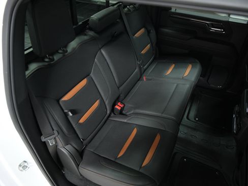 Used 2024 GMC Sierra 2500 AT4 w/ AT4 Premium Plus Package image 17