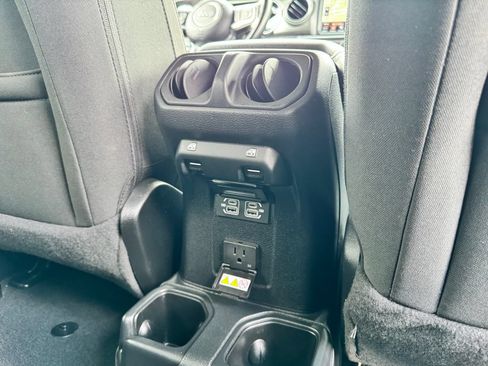 Used 2021 Jeep Wrangler Unlimited Sahara w/ Uconnect 4C Nav & Sound Group AWD/4WD image 15