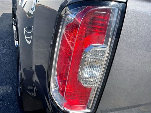 Used 2022 GMC Canyon AT4 image 22