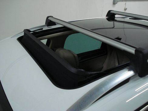 Used 2013 Volkswagen Touareg Sport image 12