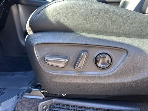 Used 2025 Toyota Sienna Platinum image 29