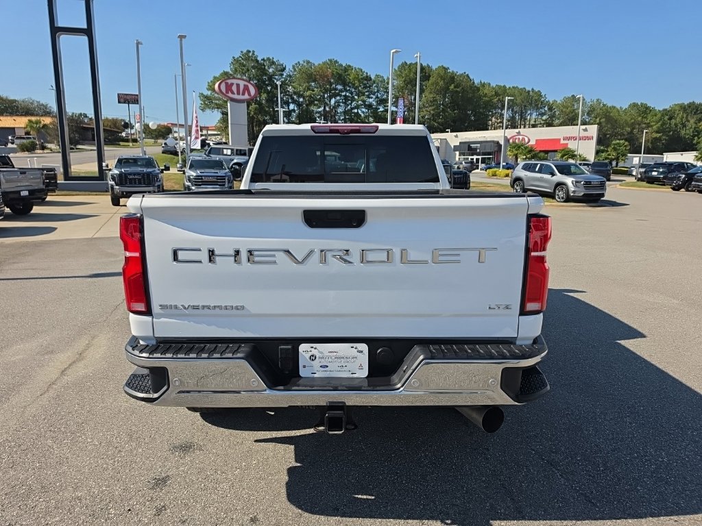 Used 2025 Chevrolet Silverado 3500 LTZ AWD/4WD image 6