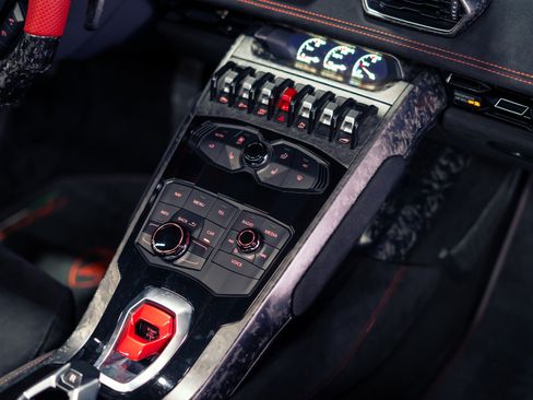 Used 2018 Lamborghini Huracan Performante AWD/4WD image 14