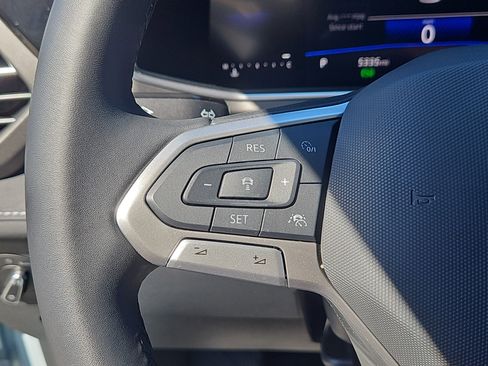 Used 2025 Volkswagen Taos SE AWD/4WD image 16