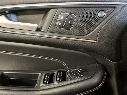 Used 2022 Ford Edge Titanium image 21