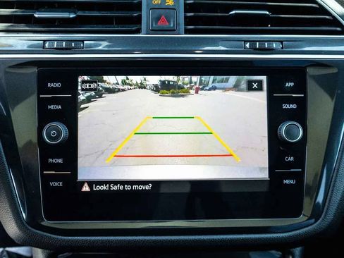 Used 2022 Volkswagen Tiguan SE w/ Panoramic Sunroof Package AWD/4WD image 23