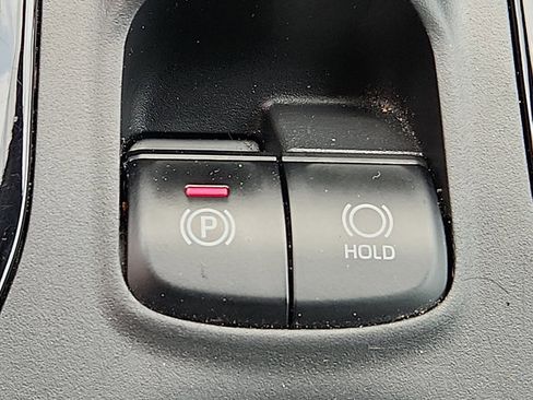 Used 2025 Toyota Corolla Cross XLE AWD/4WD image 24
