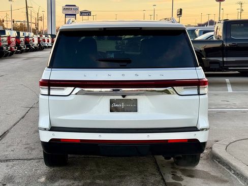 Used 2023 Lincoln Navigator Reserve image 4