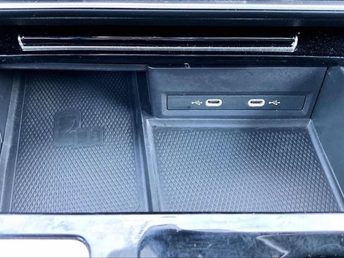 Used 2024 Volkswagen Atlas Cross Sport SE FWD image 16
